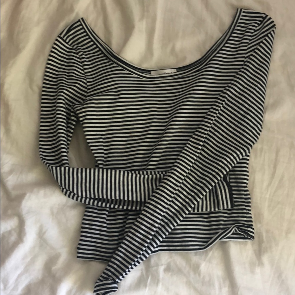 Long sleeve cropped top